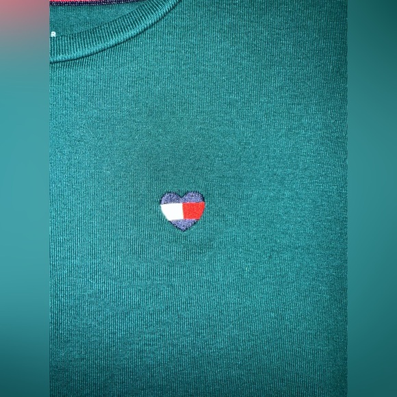 Tommy Hilfiger Women's Green Short Sleeve Tee With Heart-Shaped Logo EUC - Picture 3 of 4